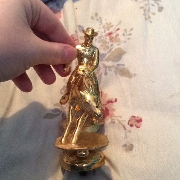 Statue - Picture 3 of 3